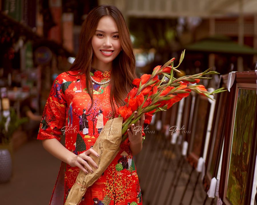 Áo Dài Gấm Nữ Đỏ Họa Tiết Hương Xuân