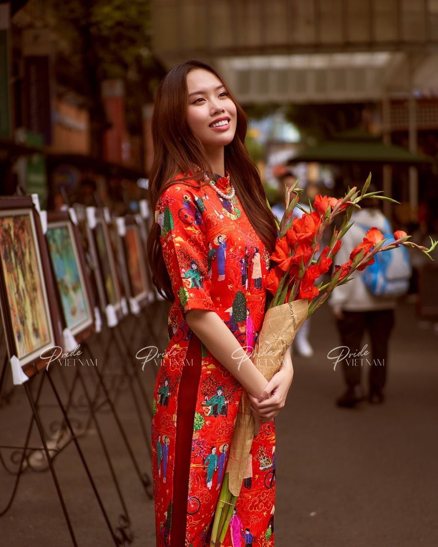 Áo Dài Gấm Nữ Đỏ Họa Tiết Hương Xuân