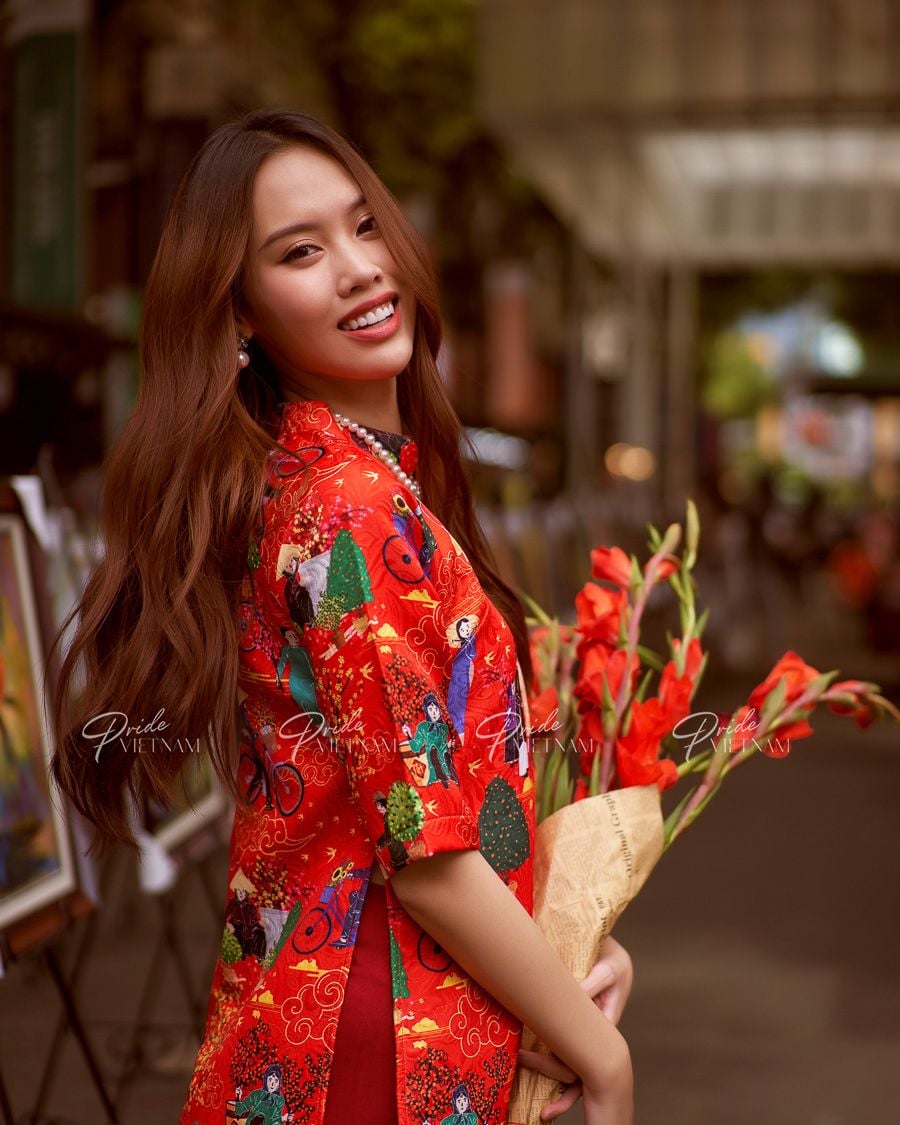 Áo Dài Gấm Nữ Đỏ Họa Tiết Hương Xuân