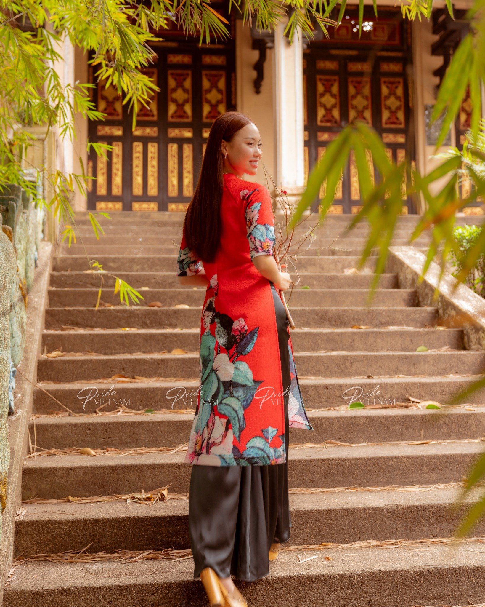 Áo Dài Gấm Đỏ Phu Nhân Hương Xuân