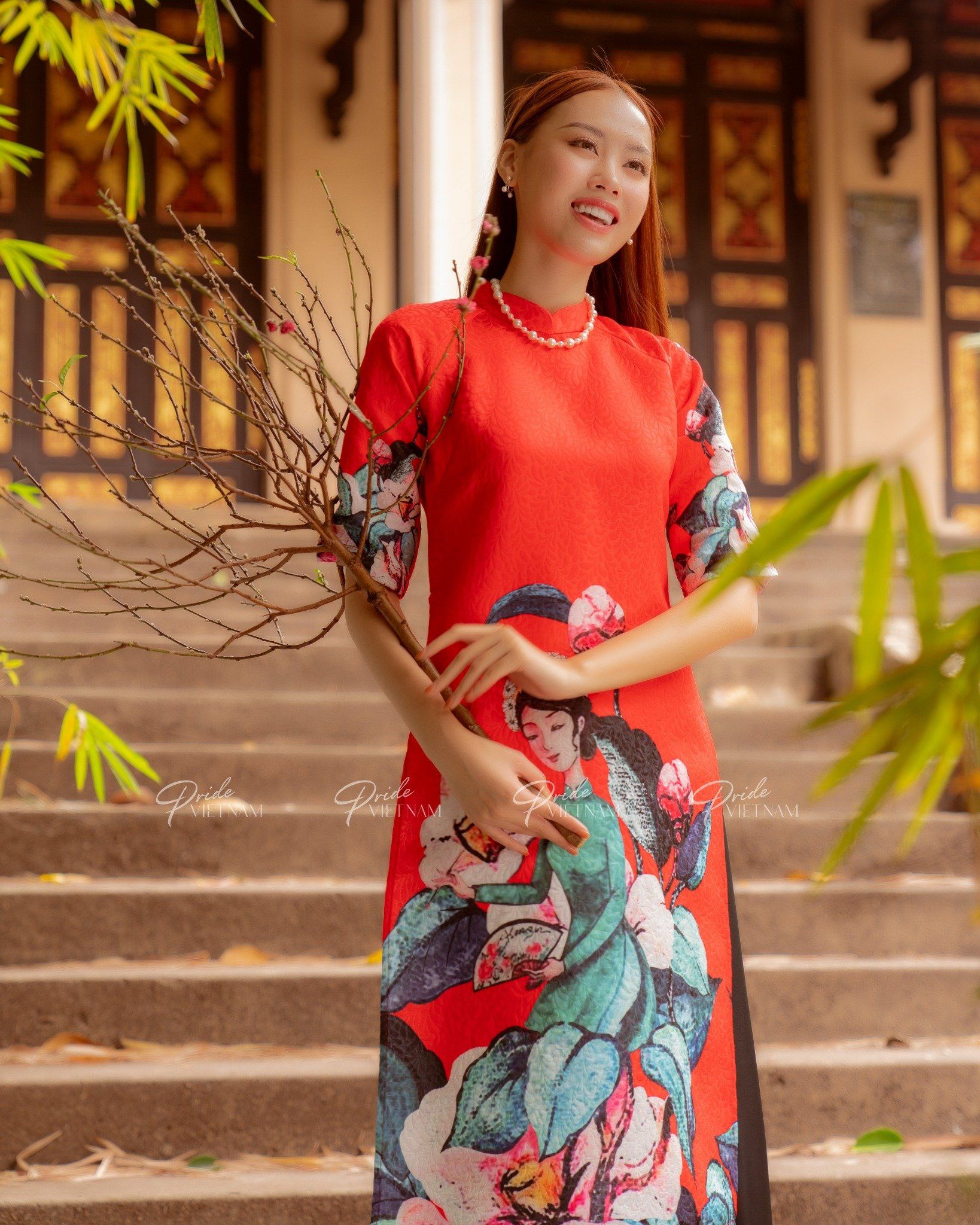 Áo Dài Gấm Đỏ Phu Nhân Hương Xuân