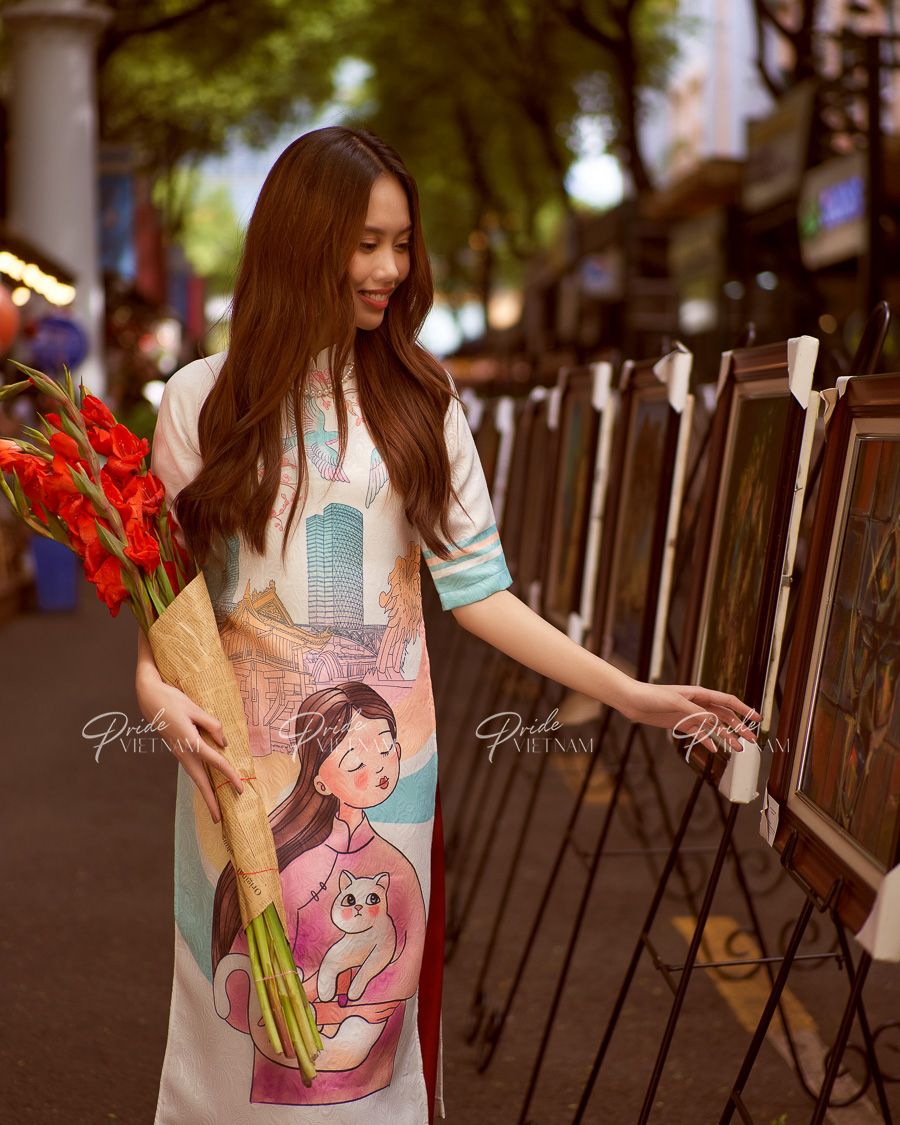 Áo Dài Gấm Nữ Trắng Họa Tiết Hương Xuân