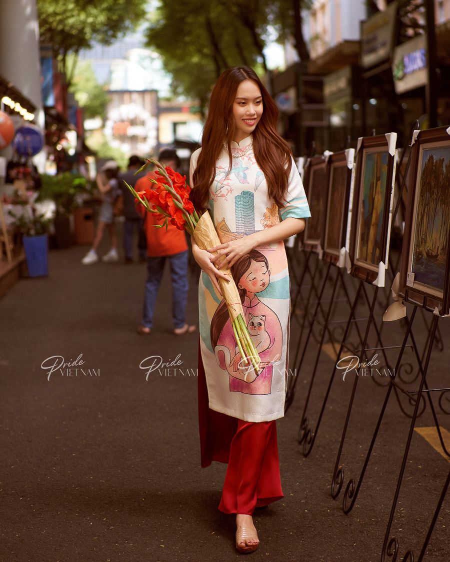 Áo Dài Gấm Nữ Trắng Họa Tiết Hương Xuân