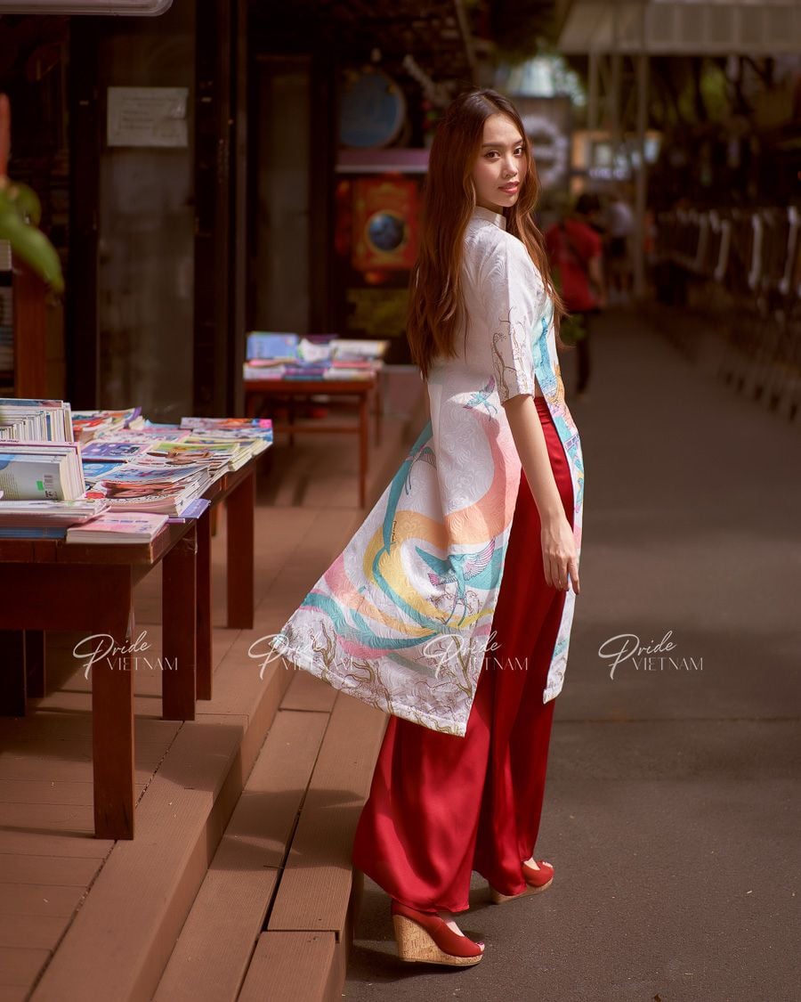 Áo Dài Gấm Nữ Trắng Họa Tiết Hương Xuân