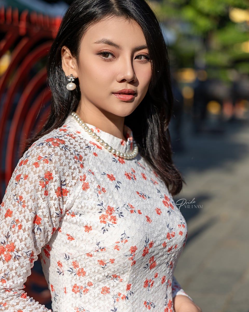 Áo Dài Ren Trắng Hoa Cam