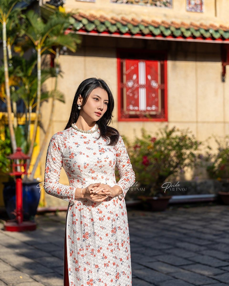 Áo Dài Ren Trắng Hoa Cam