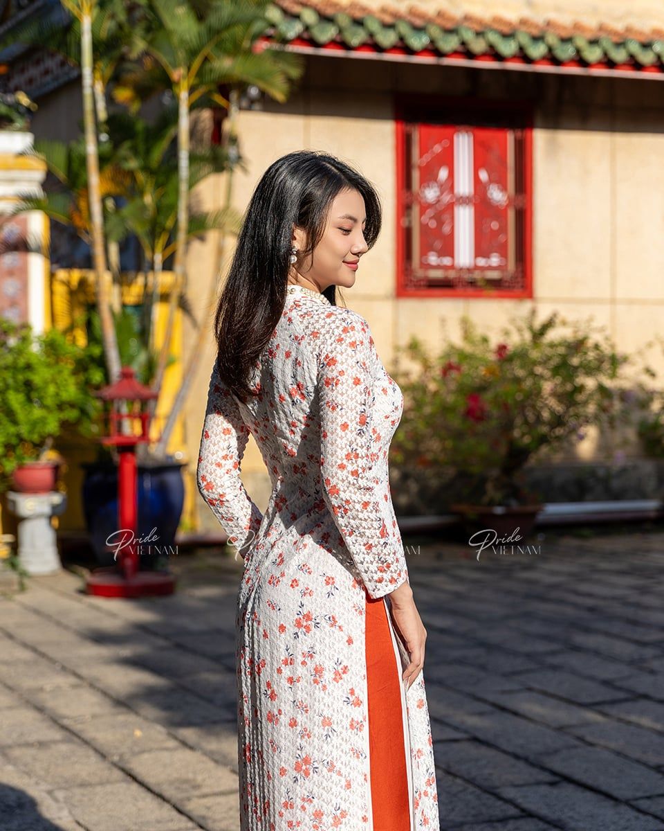 Áo Dài Ren Trắng Hoa Cam