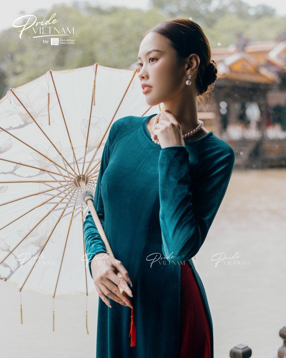 Áo Dài Nữ Nhung Xanh Biển Đậm Pride Việt Nam