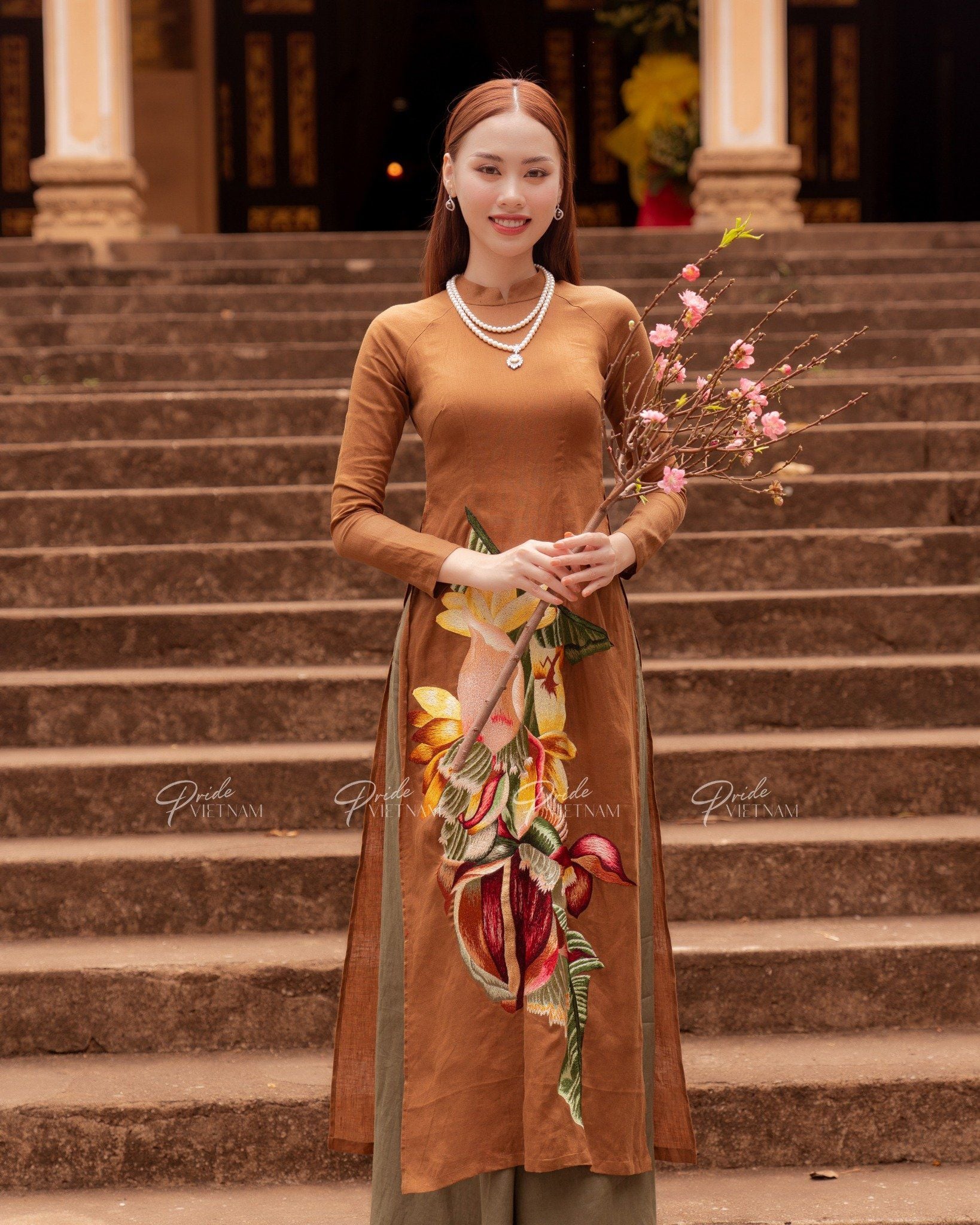 Áo Dài Linen Nâu Hòn Ngọc Viễn Đông