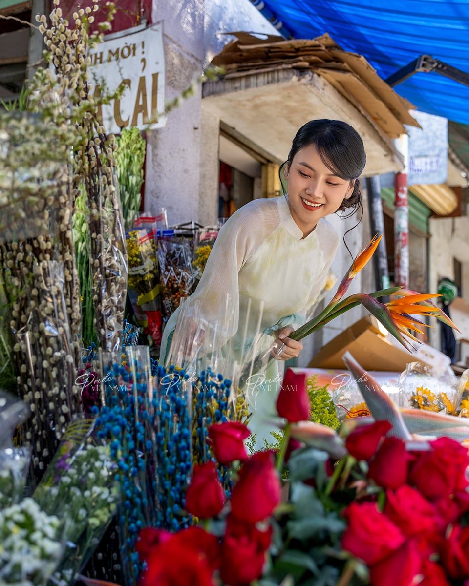 Áo Dài Voan Nữ Trắng Xanh Kết Bông
