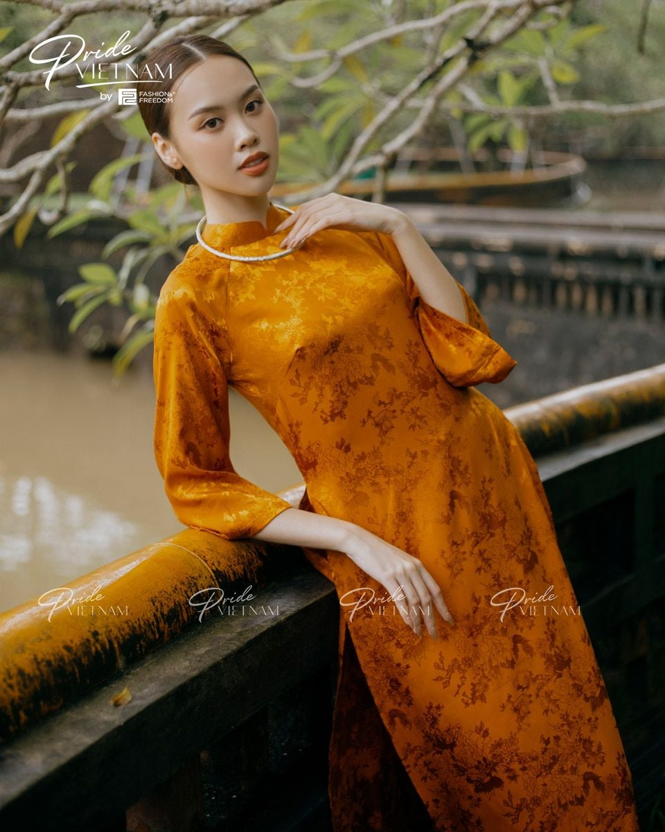 Áo Dài Gấm Vàng Nghệ Pride Việt Nam