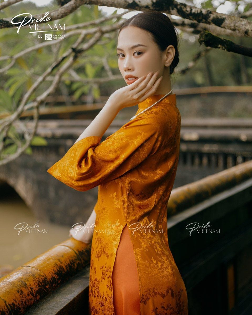 Áo Dài Gấm Vàng Nghệ Pride Việt Nam