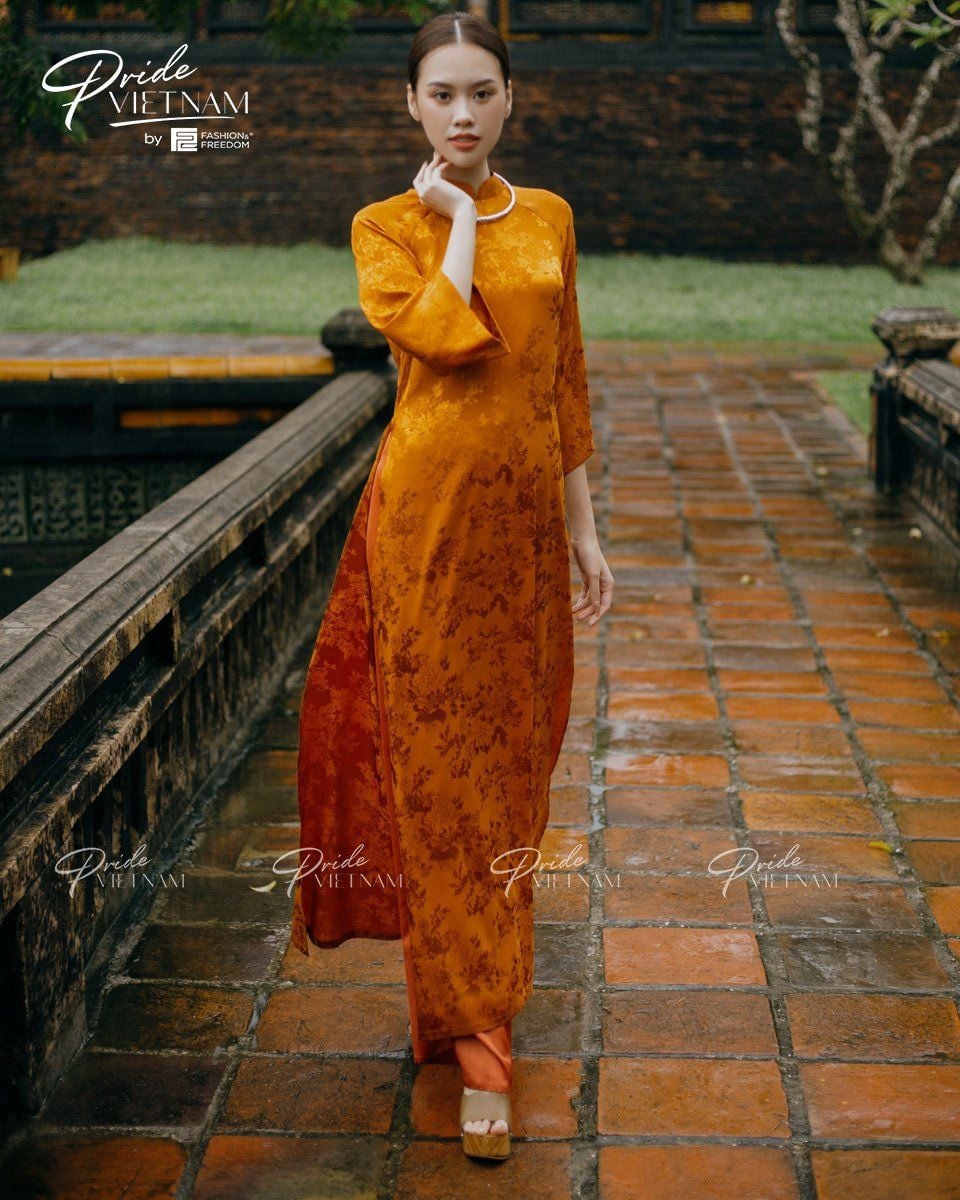 Áo Dài Gấm Vàng Nghệ Pride Việt Nam