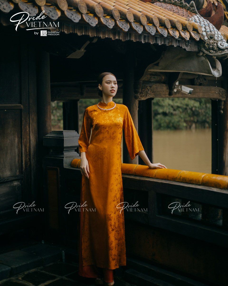 Áo Dài Gấm Vàng Nghệ Pride Việt Nam