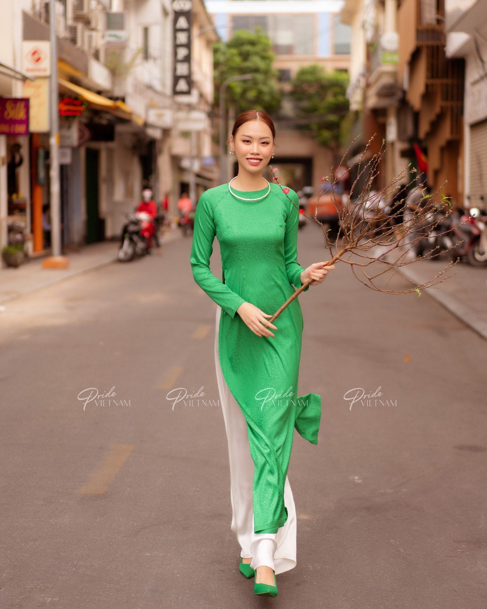 Áo Dài Lụa Trơn Xanh Lá Hồn Việt