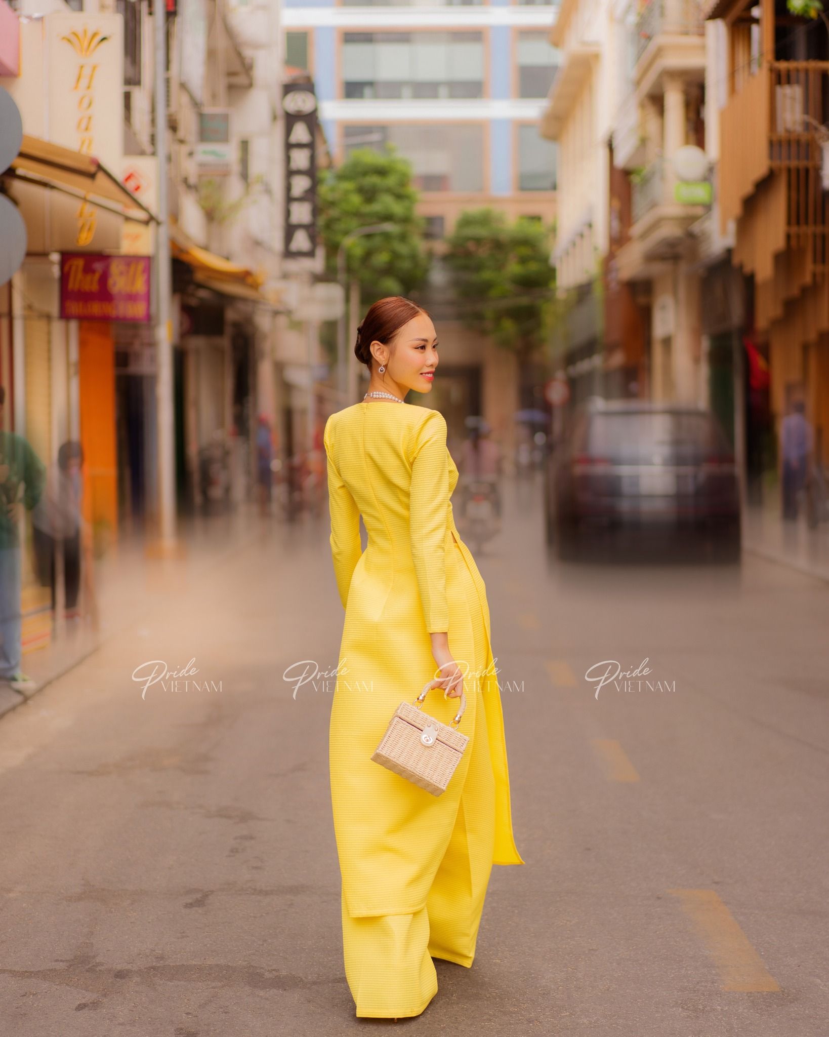 Áo Dài Gấm Vàng Hương Xuân