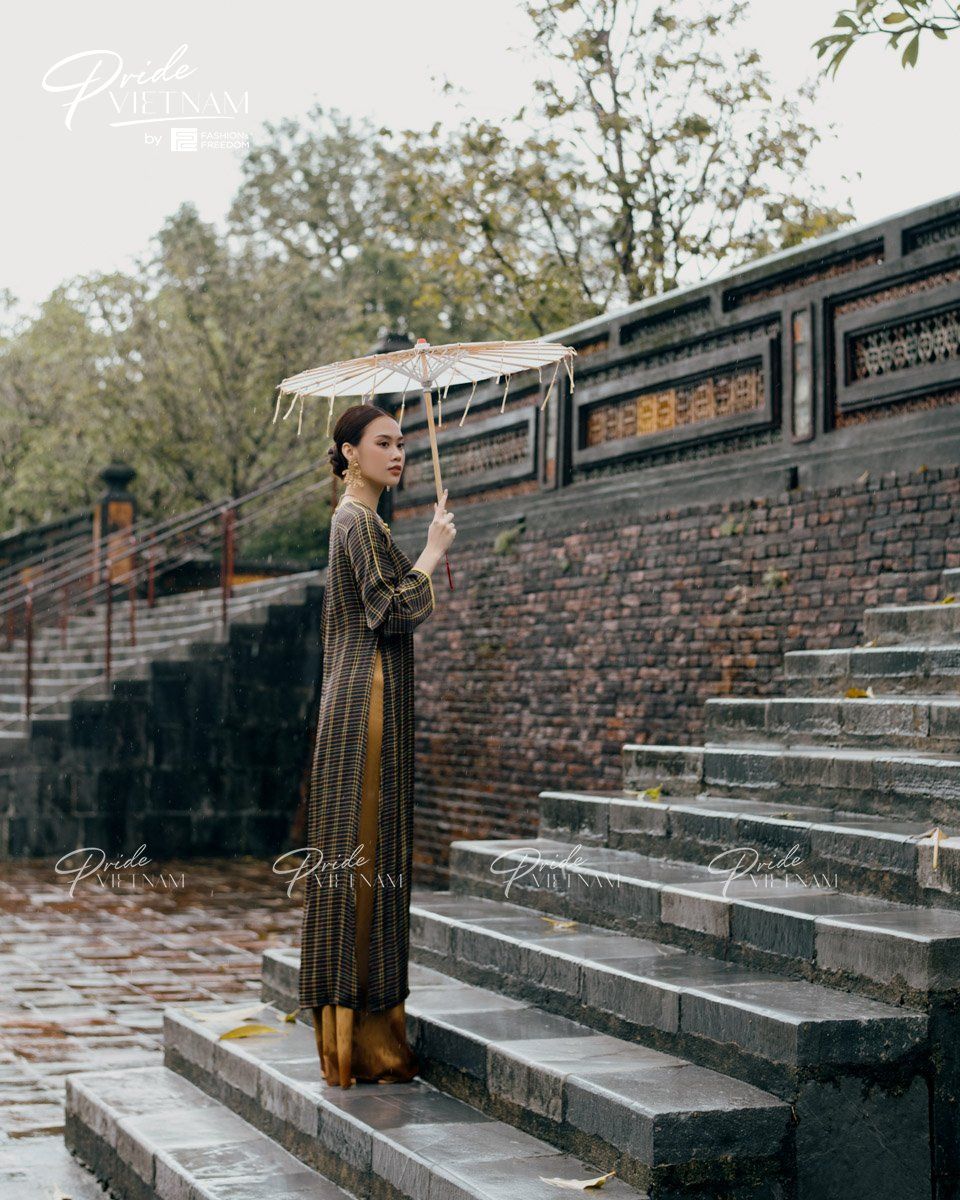 Áo Dài Lụa Nâu Vàng Pride Việt Nam