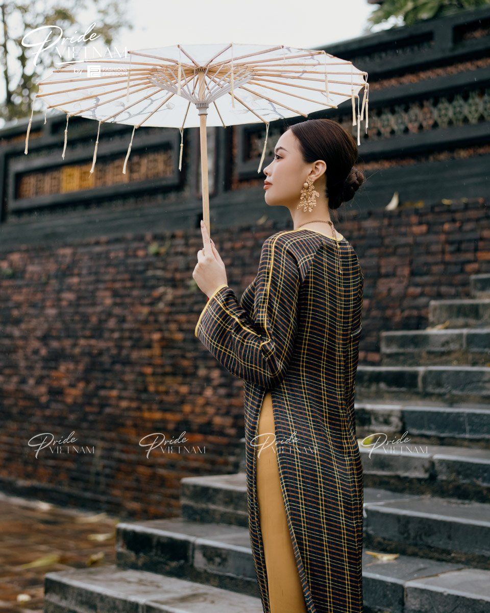 Áo Dài Lụa Nâu Vàng Pride Việt Nam
