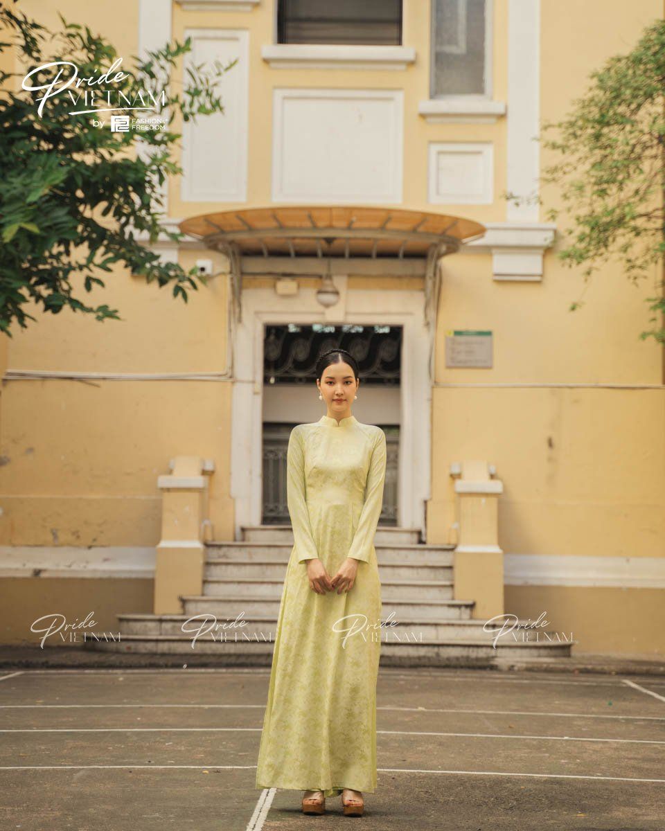 Áo Dài Lụa Vàng Pride Viêt Nam