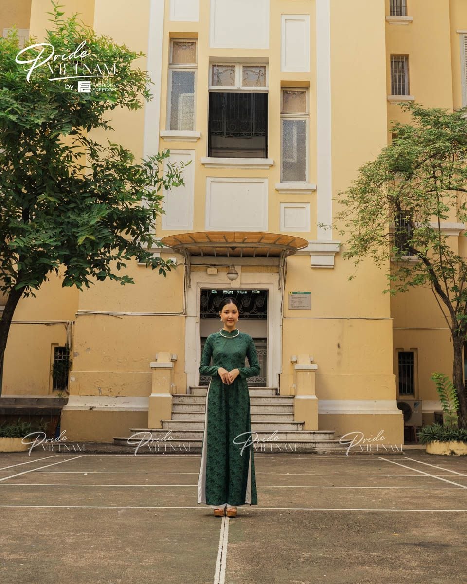 Áo Dài Lụa Xanh Lá Pride Việt Nam