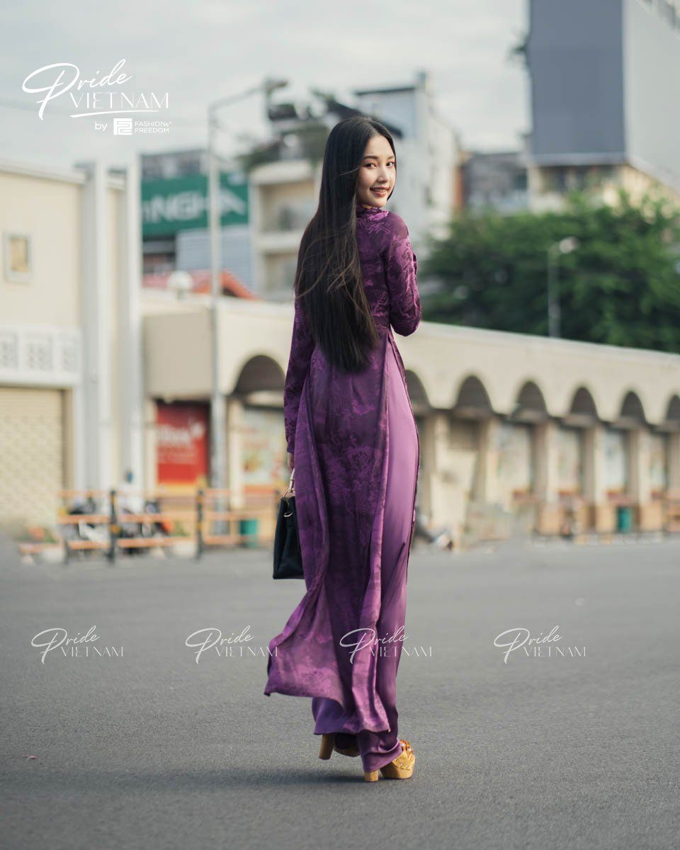 Áo Dài Lụa Tím Đậm Pride Việt Nam