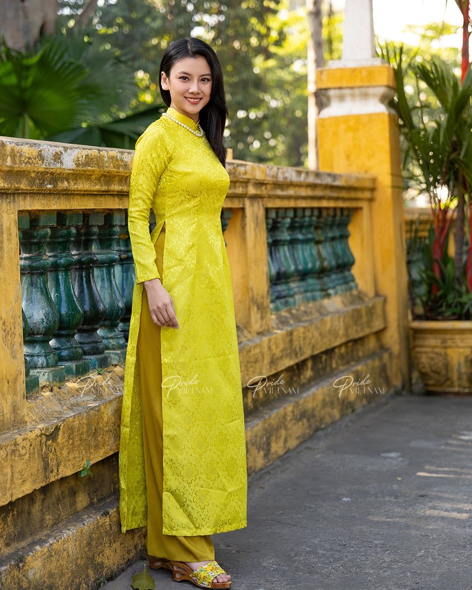Áo Dài Gấm Vàng