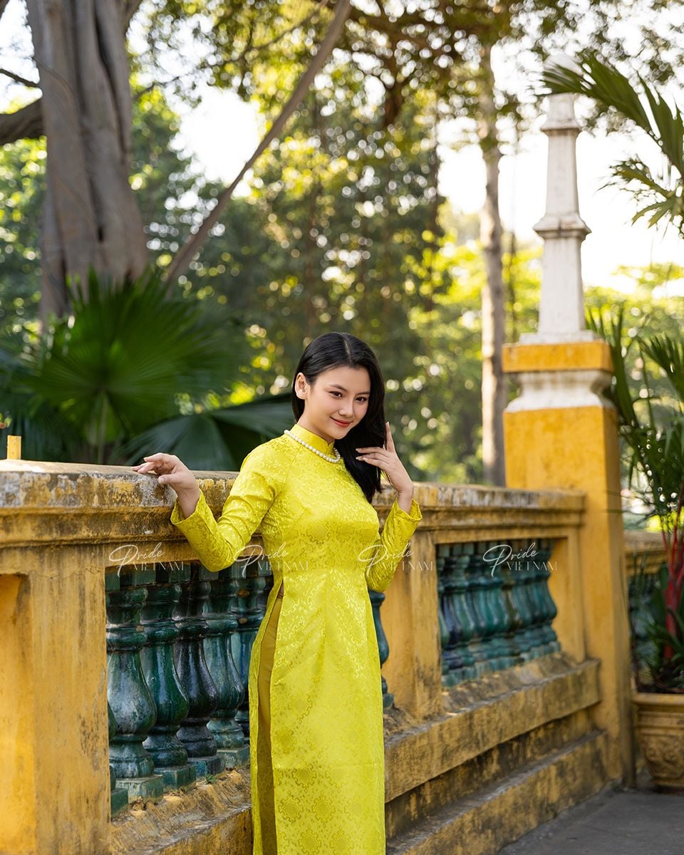Áo Dài Gấm Vàng