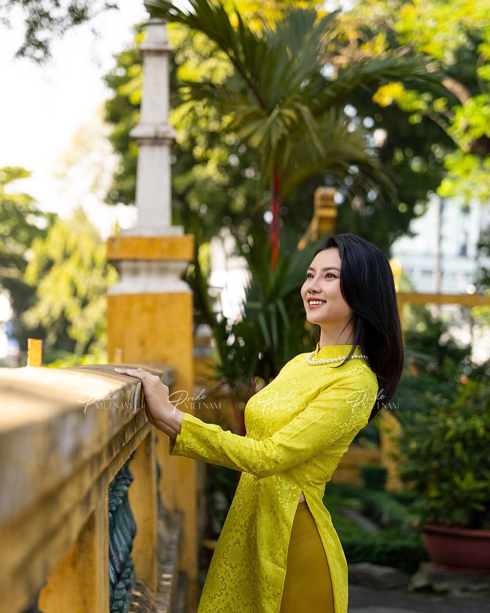 Áo Dài Gấm Vàng