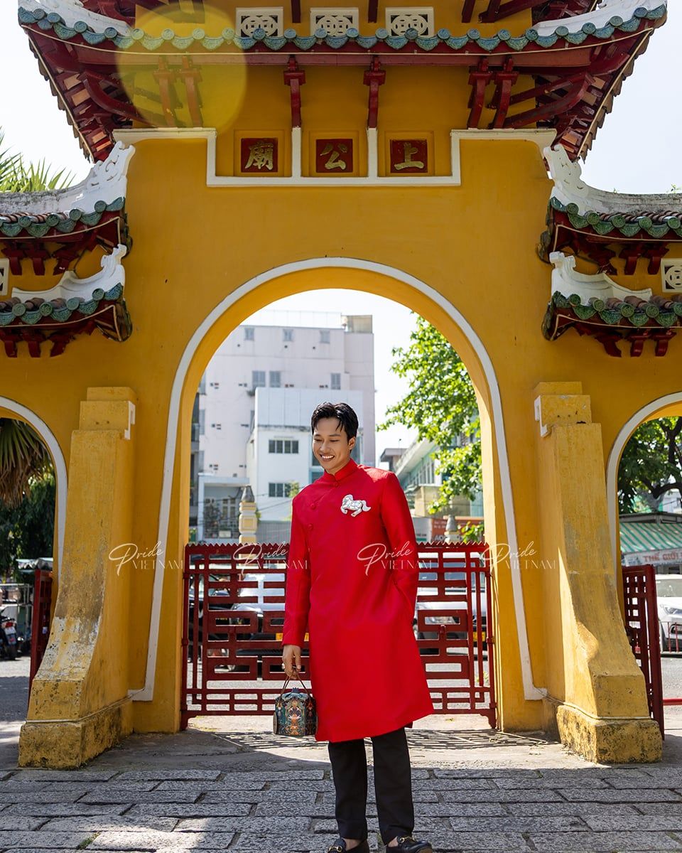 Áo Dài Nam Gấm Đỏ