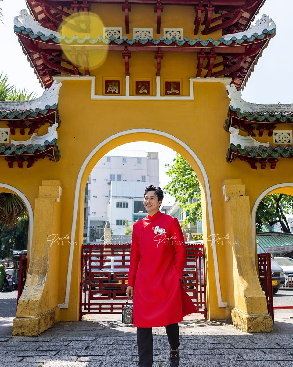 Áo Dài Nam Gấm Đỏ