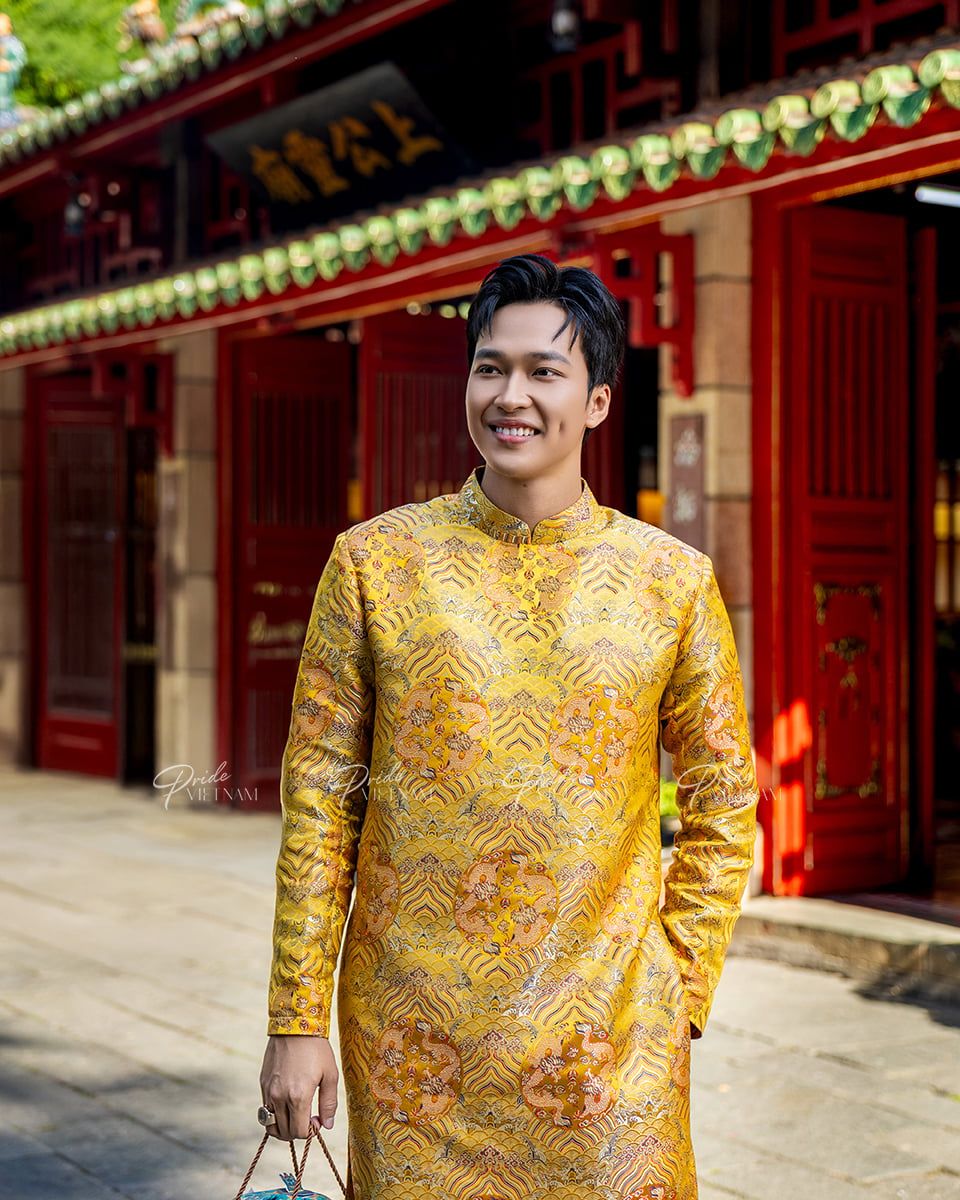 Áo Dài Nam Gấm Vàng