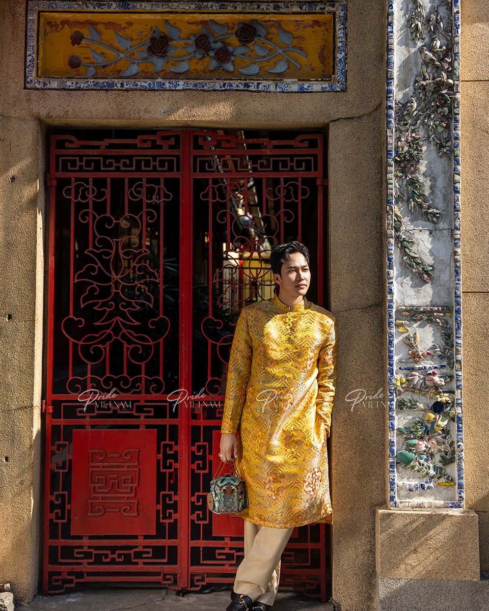 Áo Dài Nam Gấm Vàng