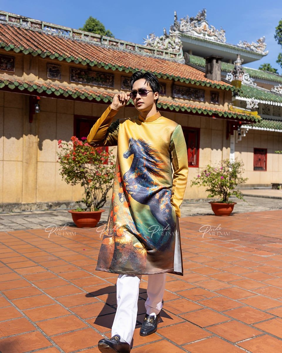 Áo Dài Nam Gấm Vàng Họa Tiết