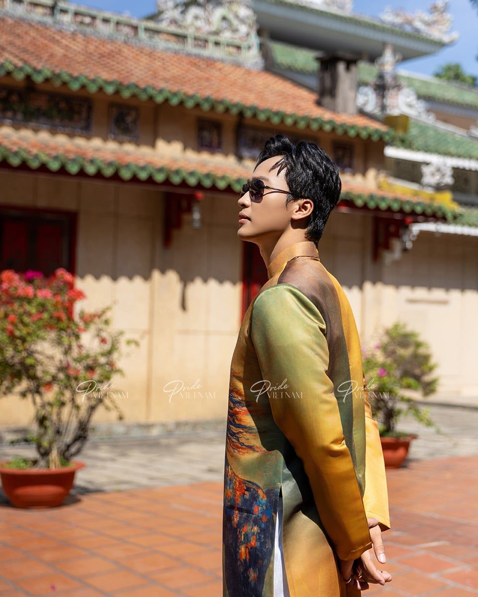 Áo Dài Nam Gấm Vàng Họa Tiết