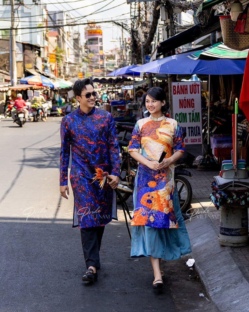 Áo Dài Nam Gấm Họa Tiết Xanh Đỏ