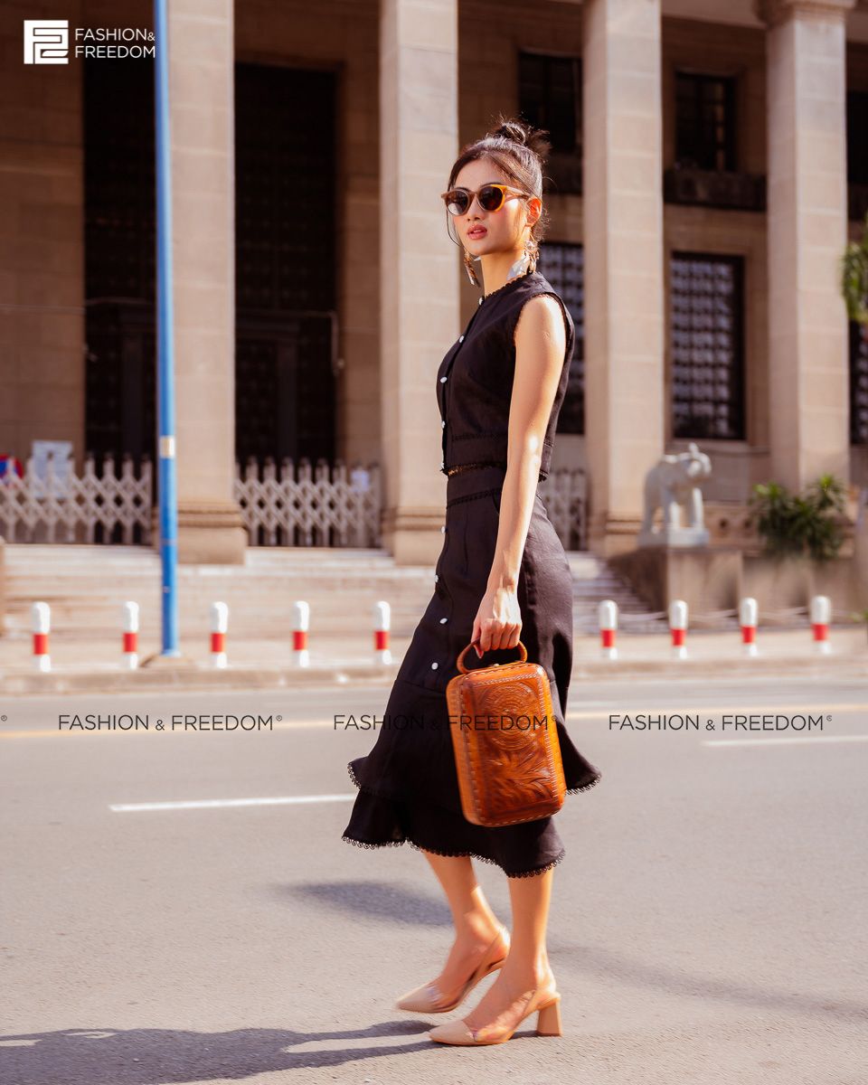 Áo Kiểu Linen Đen Fall Muse