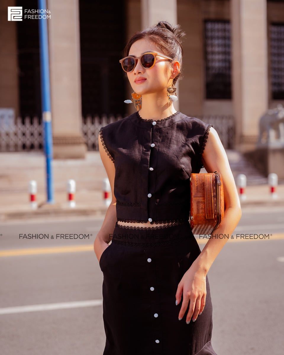 Áo Kiểu Linen Đen Fall Muse