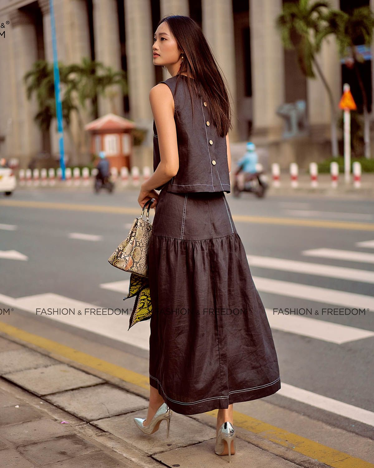 Áo Kiểu Linen Đen Summer Muse