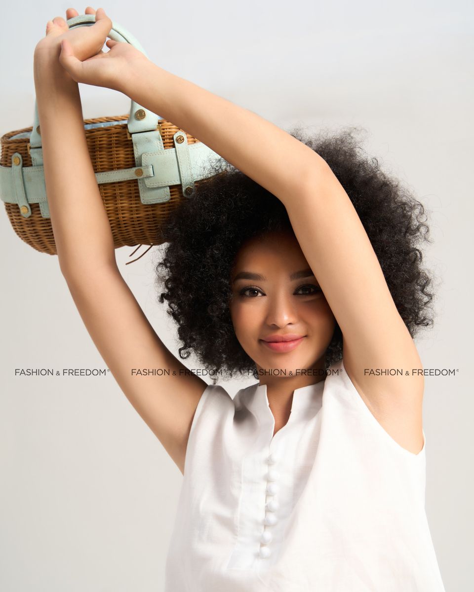 Áo Kiểu Linen Nữ Trắng Sắc Màu Tự Do