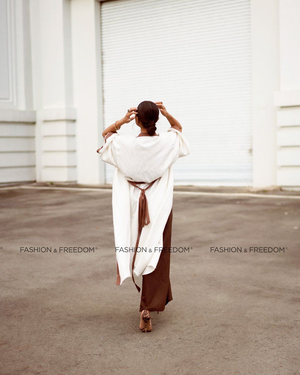 Áo Choàng Linen Trắng  Chocolate Fall In Love