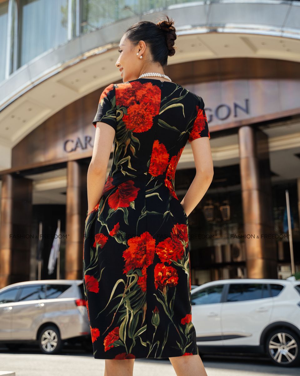 Đầm Gấm Nữ Đen Hoa Đỏ Sắc Màu Tự Do