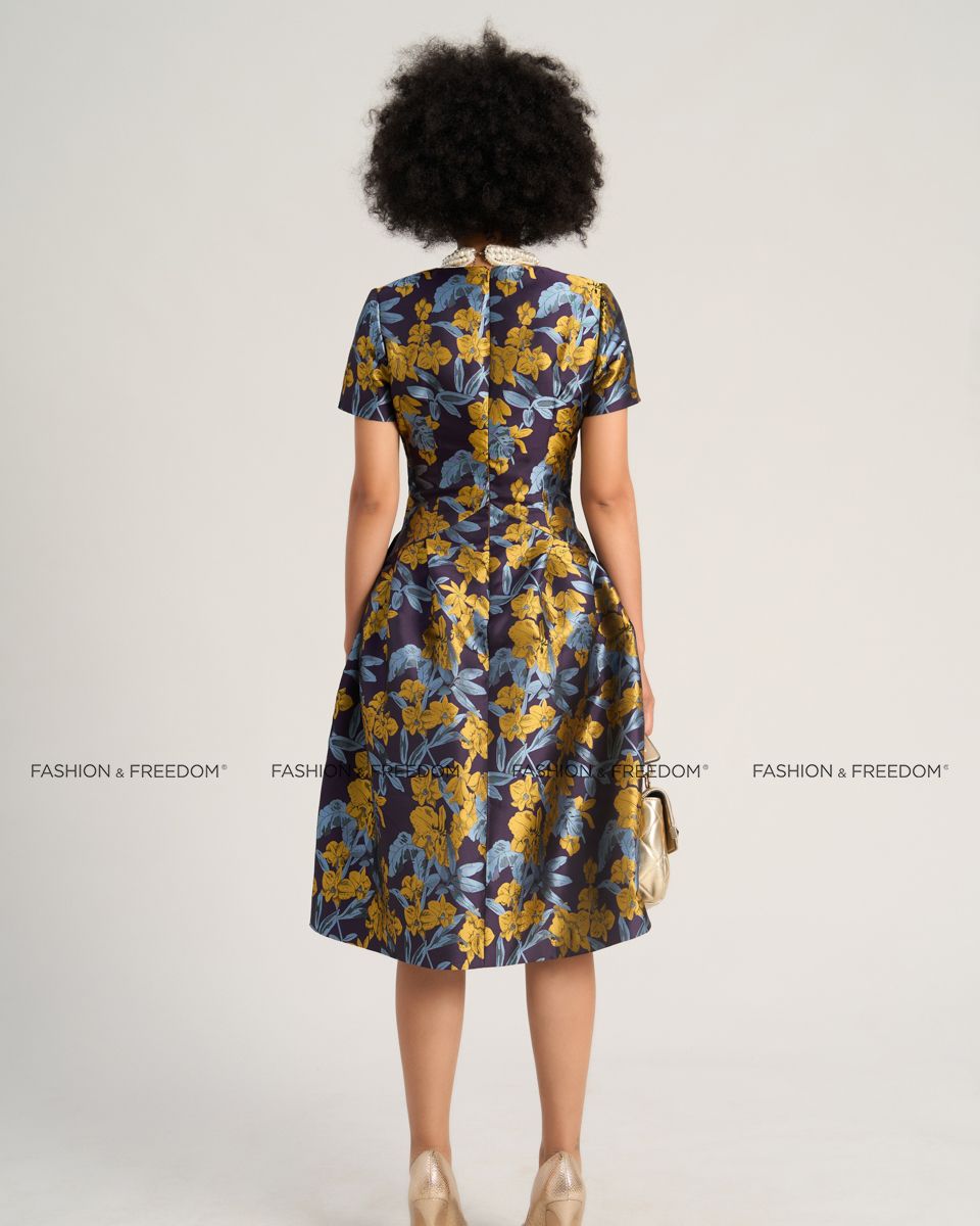 Đầm Gấm Nữ Xanh Vàng Sắc Màu Tự Do