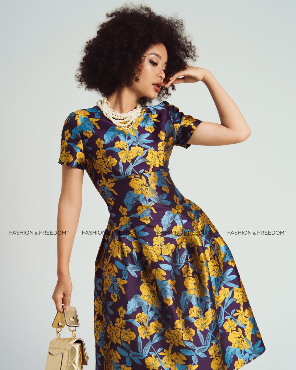 Đầm Gấm Nữ Xanh Vàng Sắc Màu Tự Do