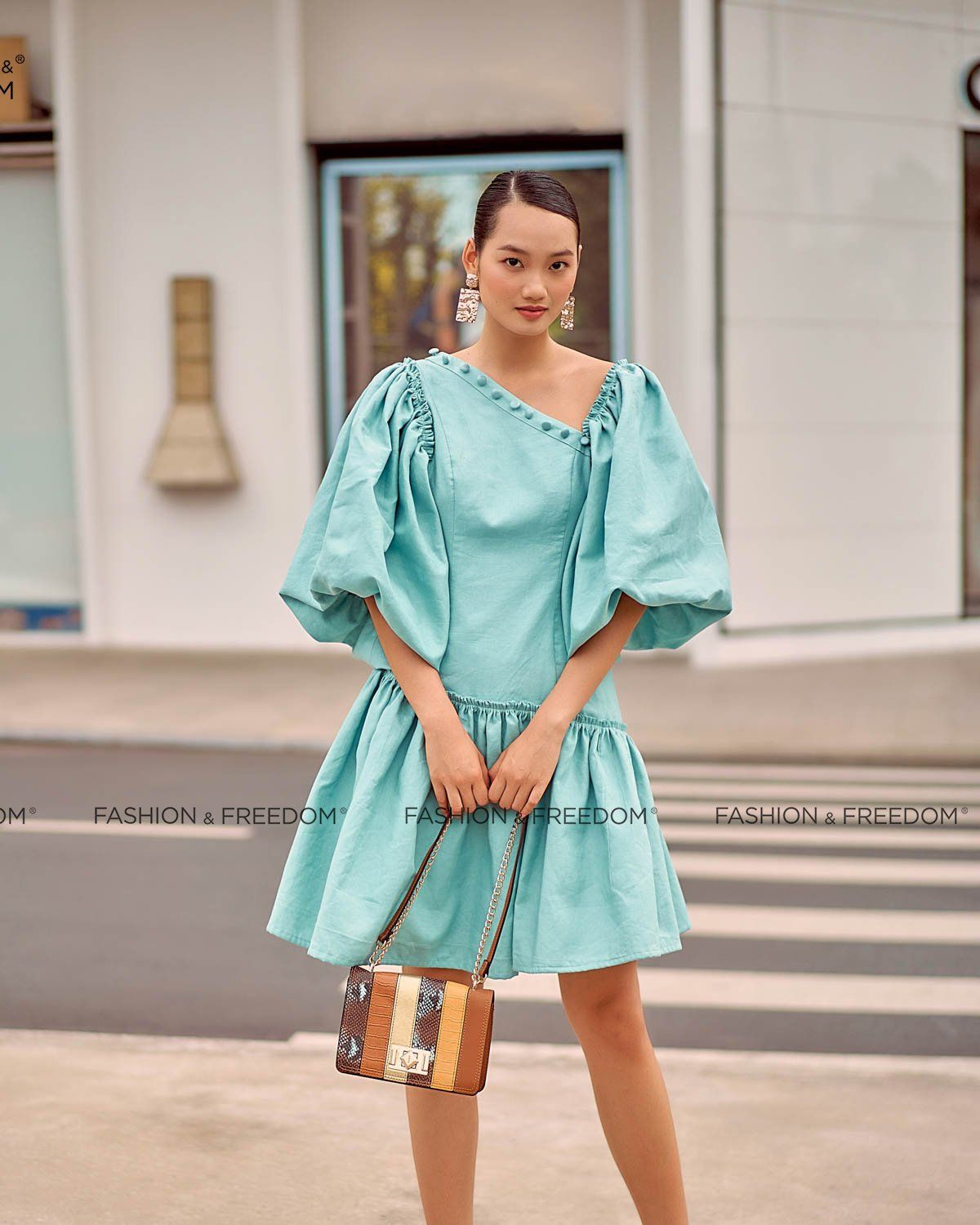 Đầm Linen Xanh Nút Xéo Cổ Summer Muse