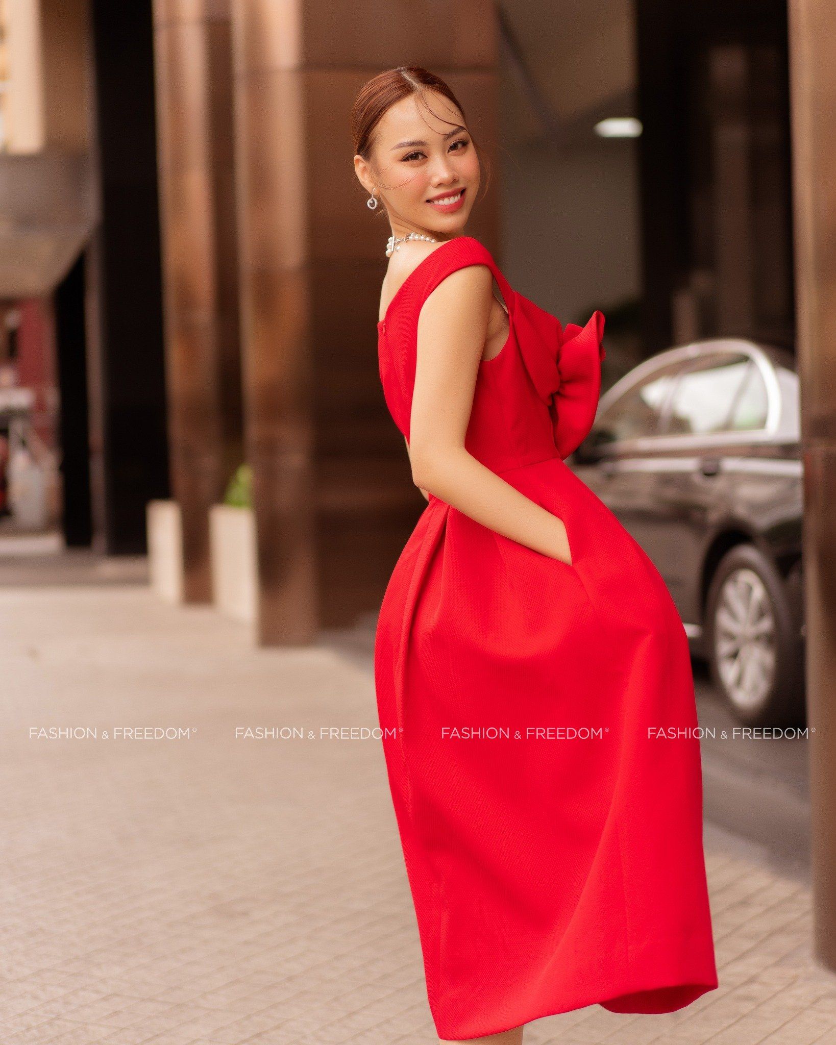 Đầm Gấm Đỏ Kết Hoa