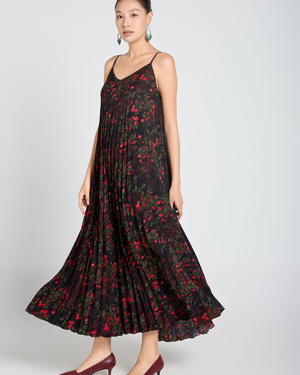 Đầm Lụa Nữ Hoa Đỏ A Touch Of Effortless Elegance