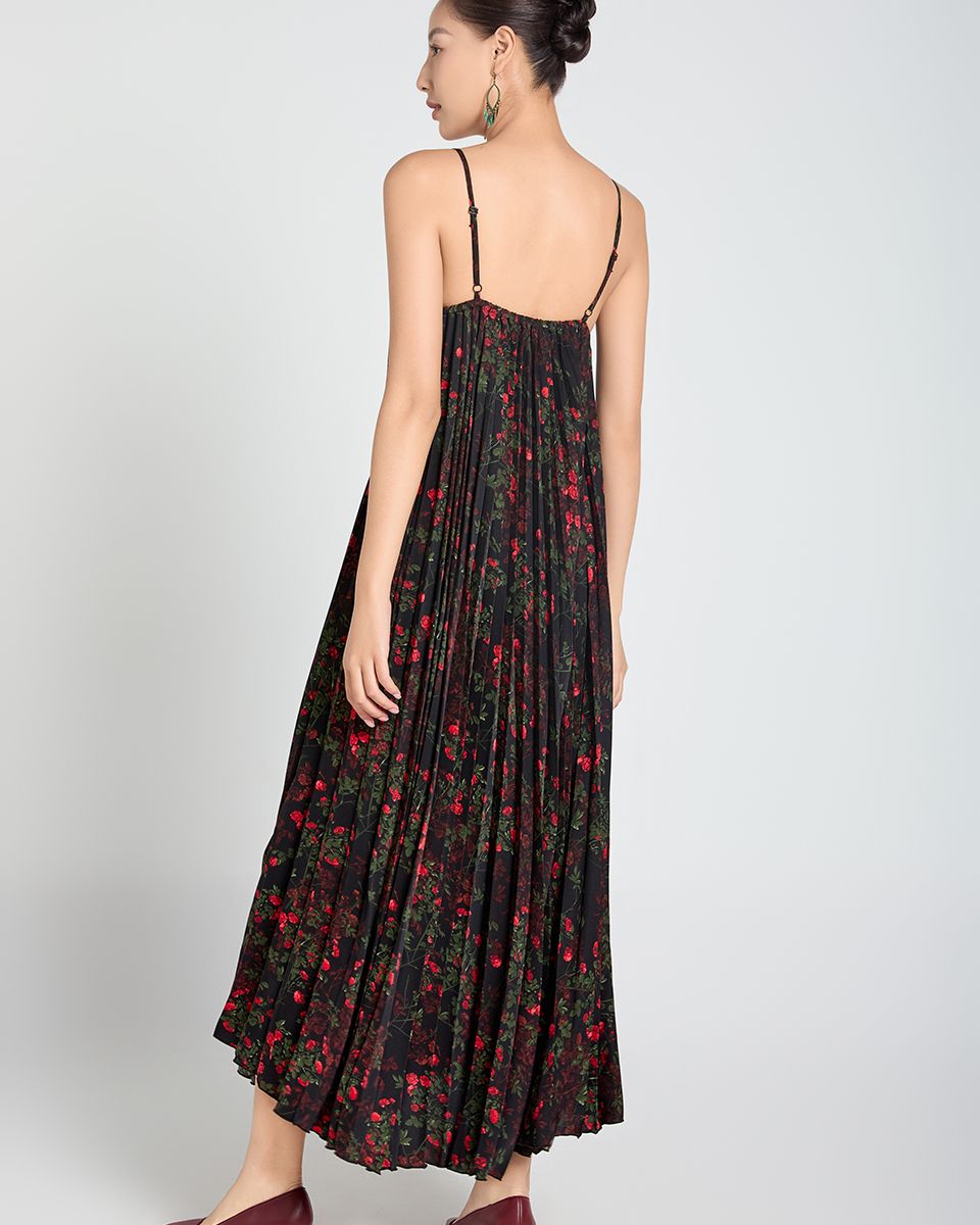 Đầm Lụa Nữ Hoa Đỏ A Touch Of Effortless Elegance