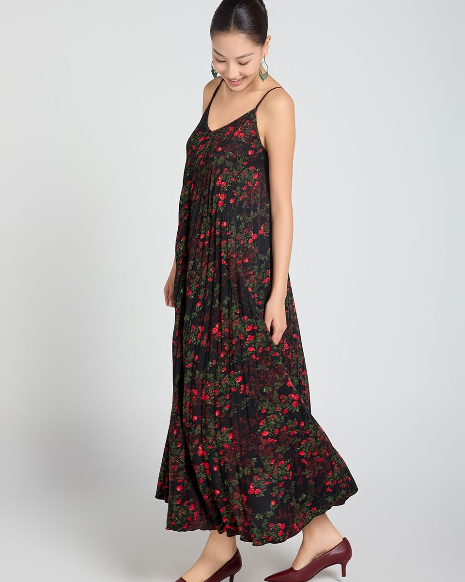 Đầm Lụa Nữ Hoa Đỏ A Touch Of Effortless Elegance