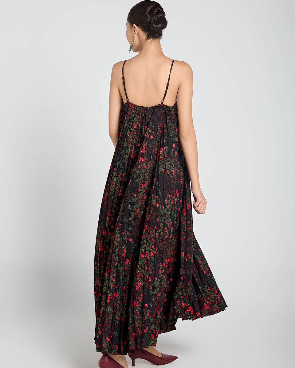 Đầm Lụa Nữ Hoa Đỏ A Touch Of Effortless Elegance