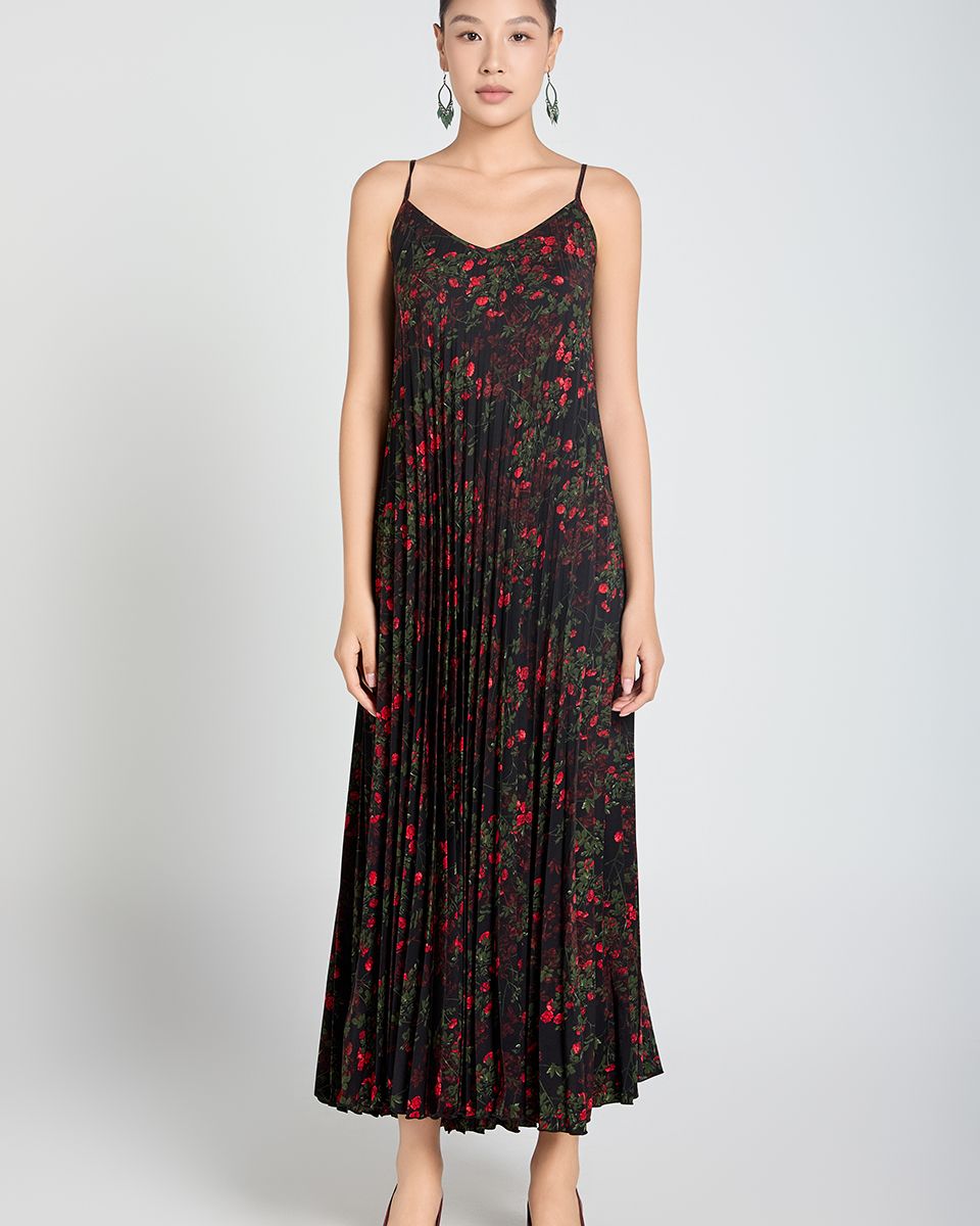 Đầm Lụa Nữ Hoa Đỏ A Touch Of Effortless Elegance